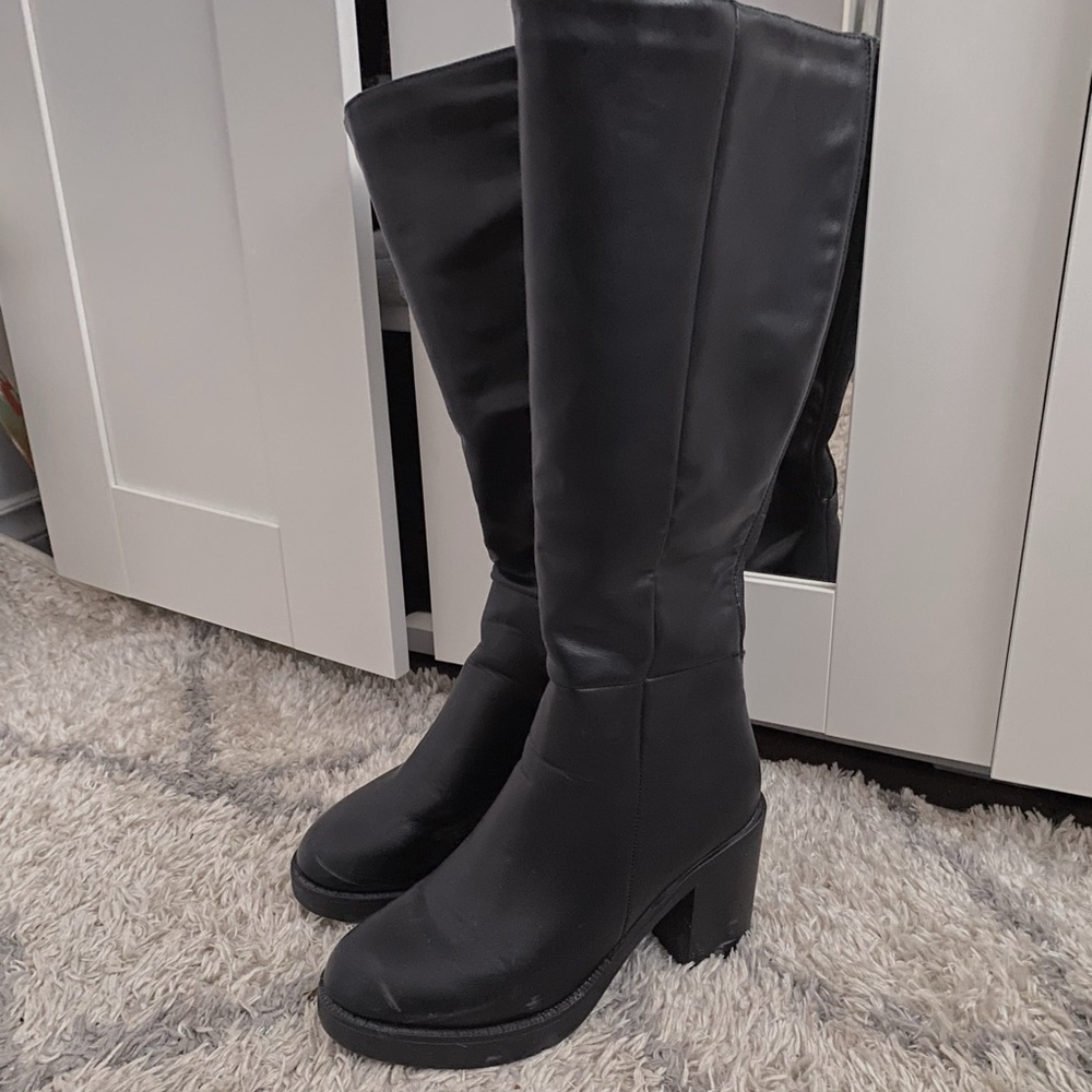 Heel knee high boots